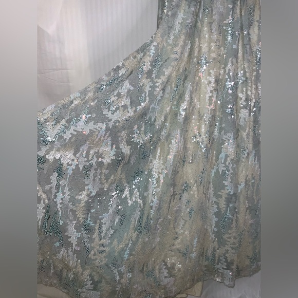 MAC DUGGAL Long Sleeve Sequin Gown - Picture 11 of 14